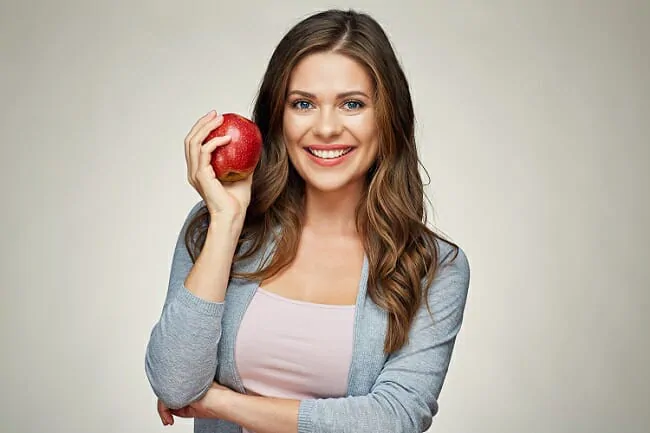 woman holding an apple