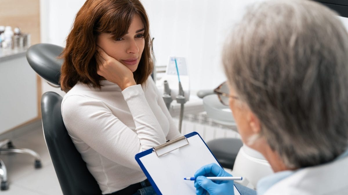 Why Does My Tooth Hurt When I Bite Down? How Dentists Find the Cause